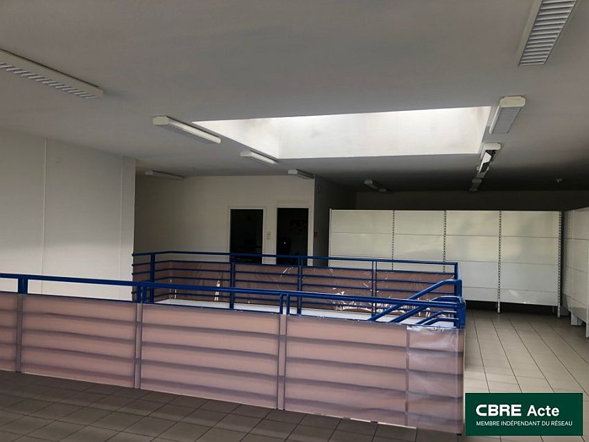 Commerce Location 54270 ESSEY LES NANCY