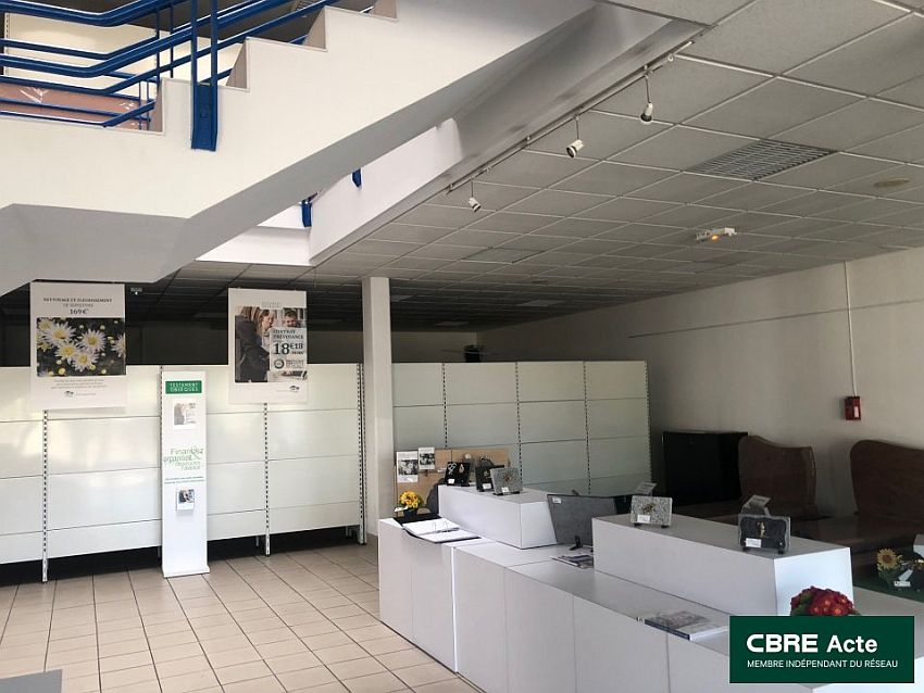 Commerce Location 54270 ESSEY LES NANCY