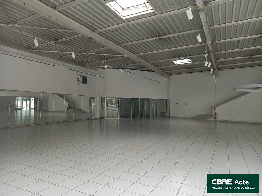 Commerce Location 54270 ESSEY LES NANCY