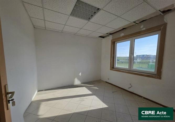 Bureau Location 54280 SEICHAMPS