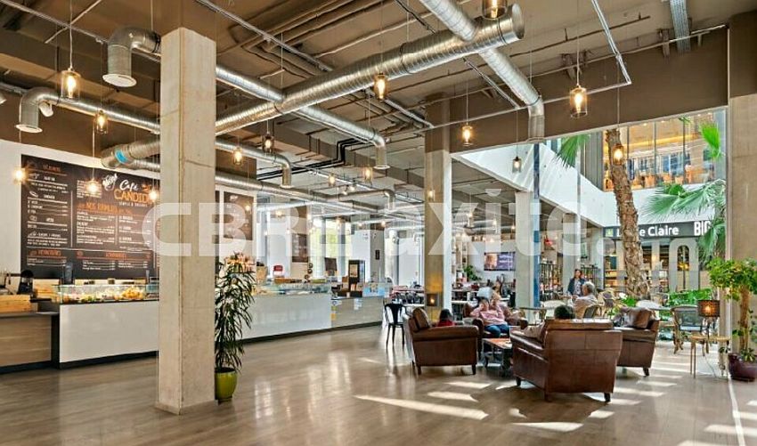 Commerce Location 01210 FERNEY VOLTAIRE