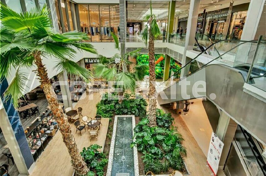 Commerce Location 01210 FERNEY VOLTAIRE