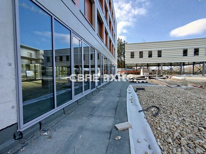 Commerce Location 01210 FERNEY VOLTAIRE