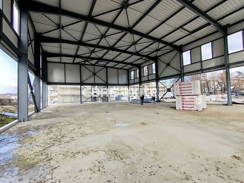 Commerce Location 01210 FERNEY VOLTAIRE