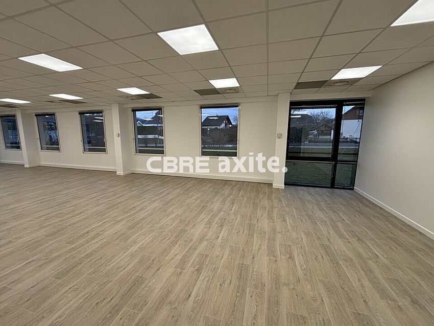 Bureau Location 74650 CHAVANOD