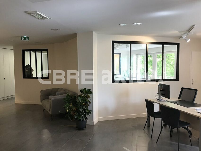 Commerce Location 74100 ANNEMASSE