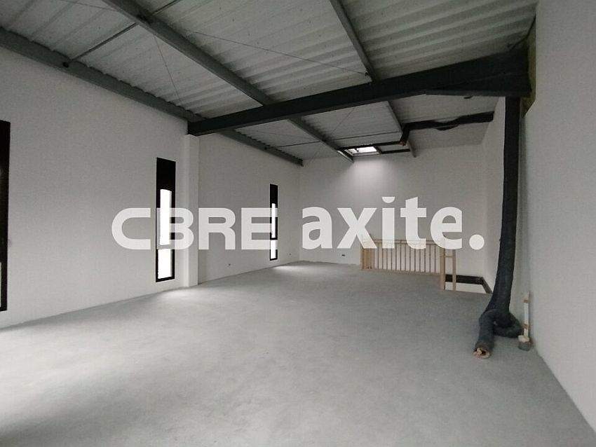 Commerce Location 74570 GROISY