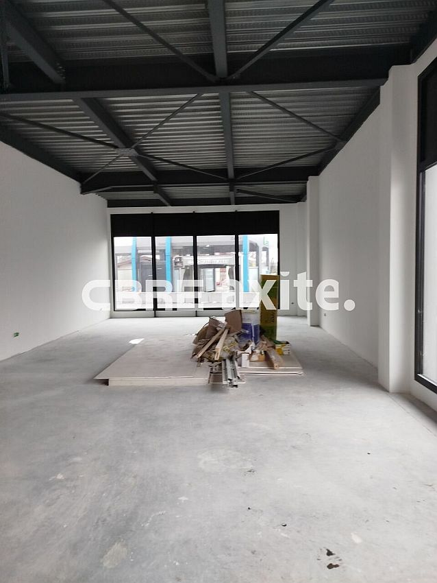 Commerce Location 74570 GROISY