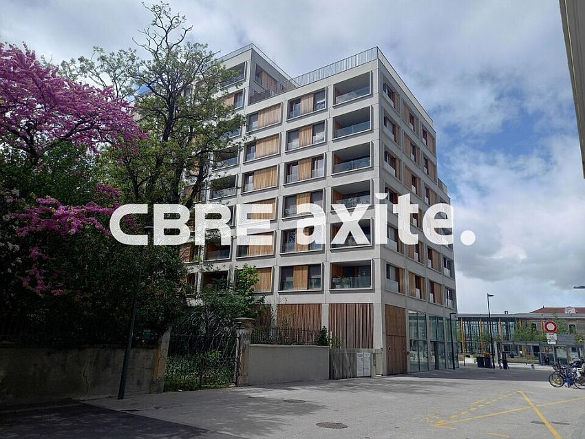 Commerce Location 74100 ANNEMASSE