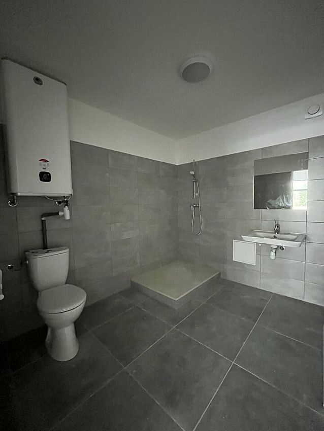 Commerce Location 26270 LORIOL SUR DROME