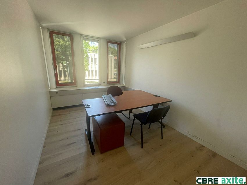 Bureau Location 38240 MEYLAN
