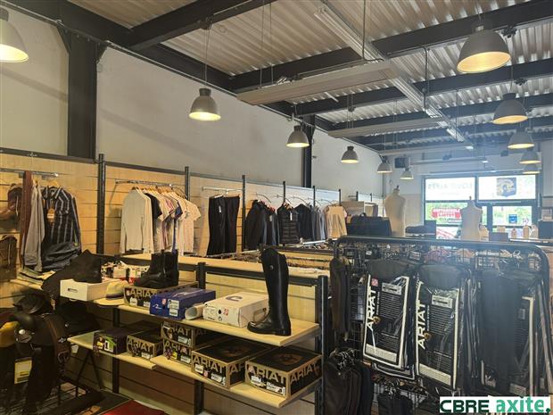 Commerce Location 38330 MONTBONNOT