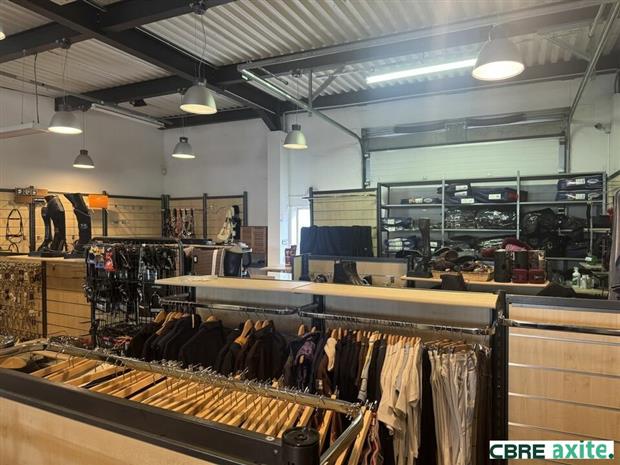 Commerce Location 38330 MONTBONNOT