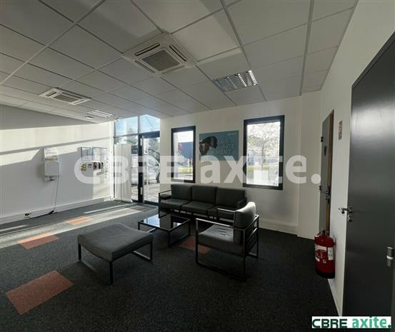 Bureau Location 38090 VAULX MILIEU