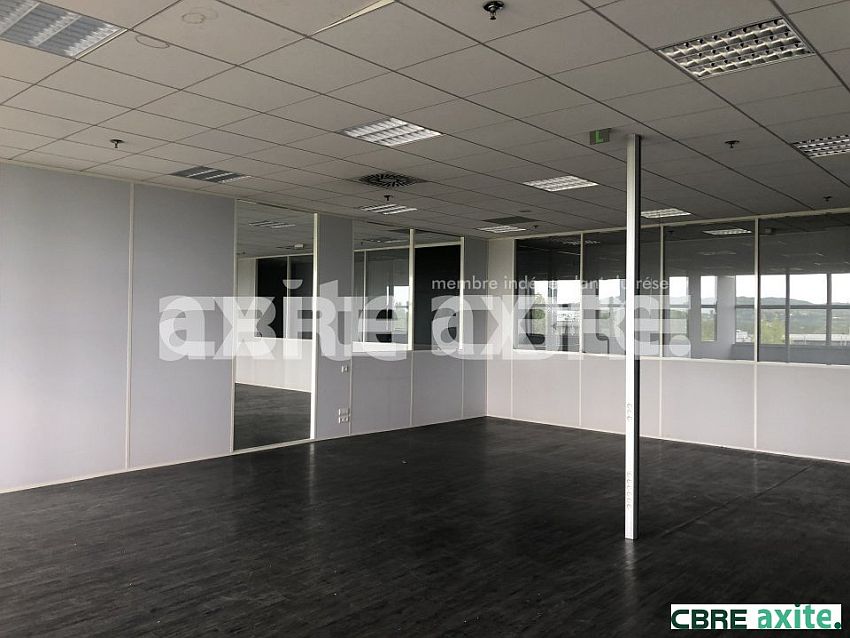 Bureau Location 38090 VAULX MILIEU