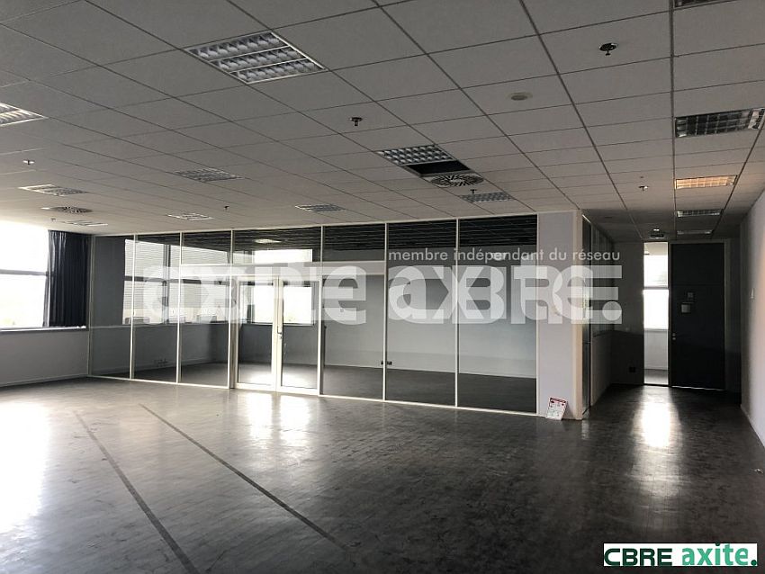 Bureau Location 38090 VAULX MILIEU