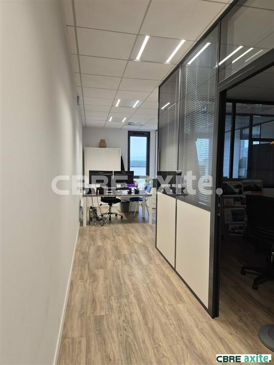 Bureau Location 38090 VAULX MILIEU