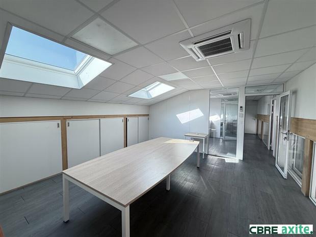 Local d'activités Location 38300 NIVOLAS VERMELLE