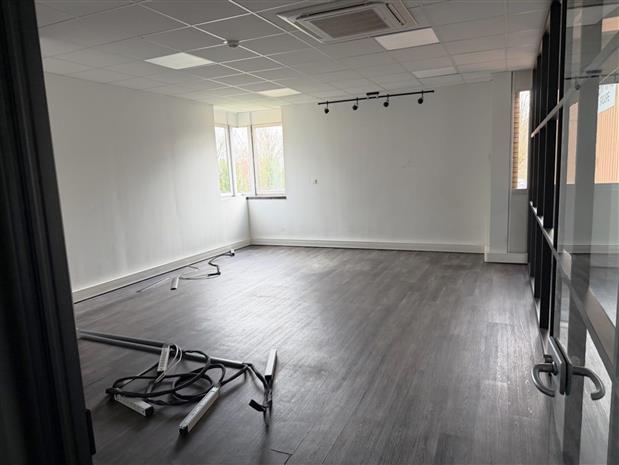 Local d'activités Location 77184 EMERAINVILLE