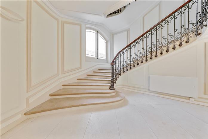 Bureau Location 75008 PARIS 37-39 RUE DE LA BIENFAISANCE