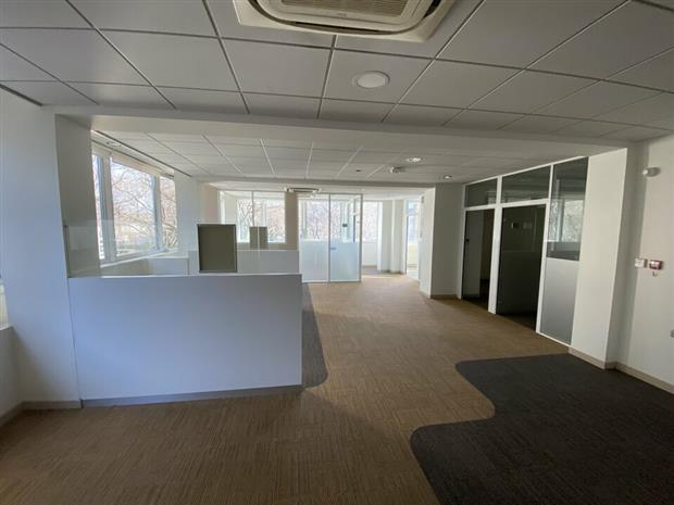 Commerce Location 30900 NÎMES