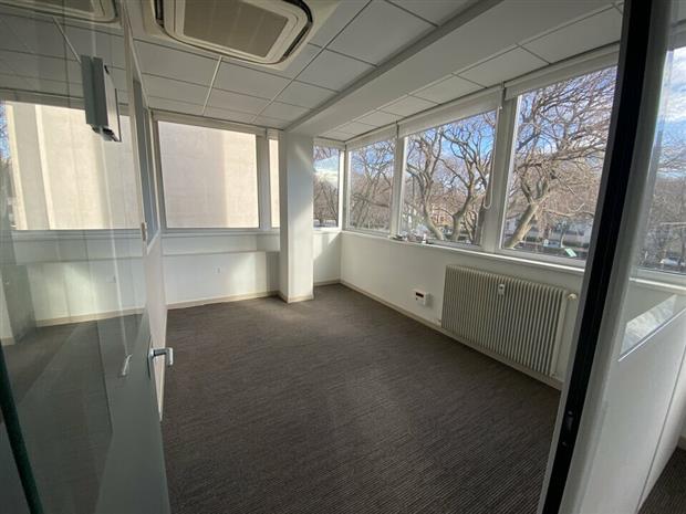 Commerce Location 30900 NÎMES