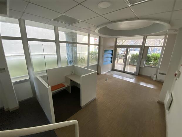 Commerce Location 30900 NÎMES