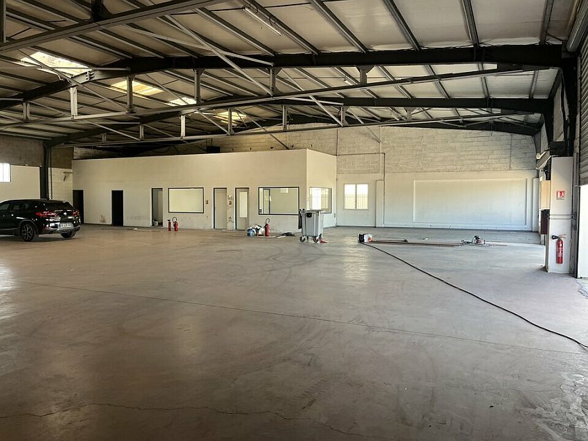 Local d'activités Location 30800 SAINT GILLES