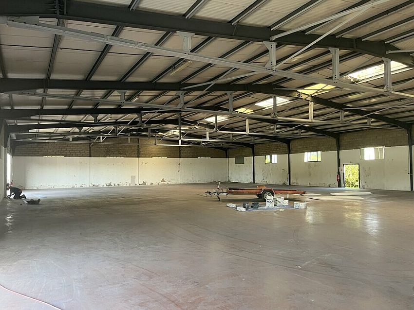 Local d'activités Location 30800 SAINT GILLES