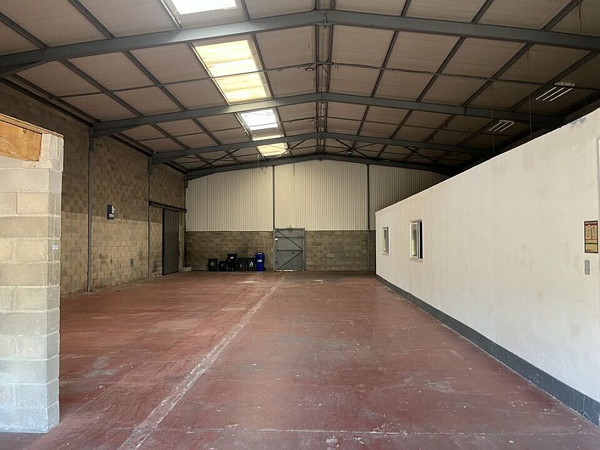 Local d'activités Location 30800 SAINT GILLES