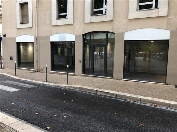 Commerce Location 84000 AVIGNON