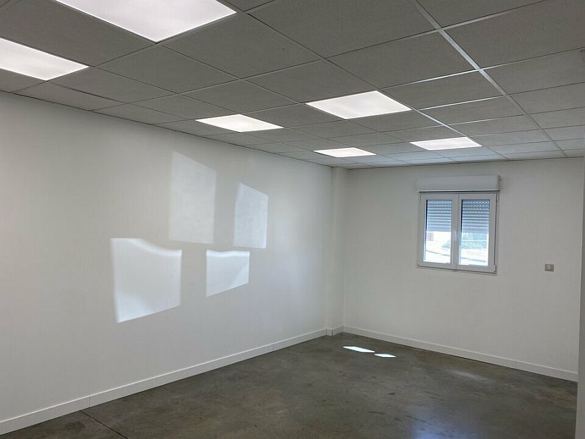 Local d'activités Location 84200 CARPENTRAS