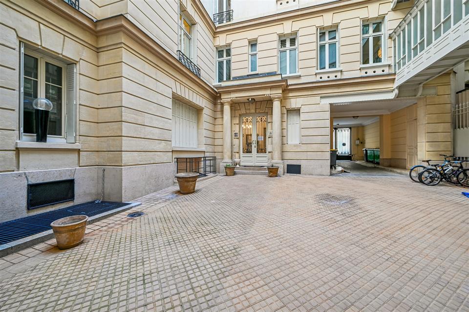 Bureau Location 75008 PARIS 43 AVENUE HOCHE