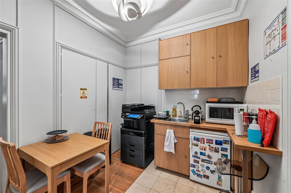 Bureau Location 75008 PARIS 43 AVENUE HOCHE