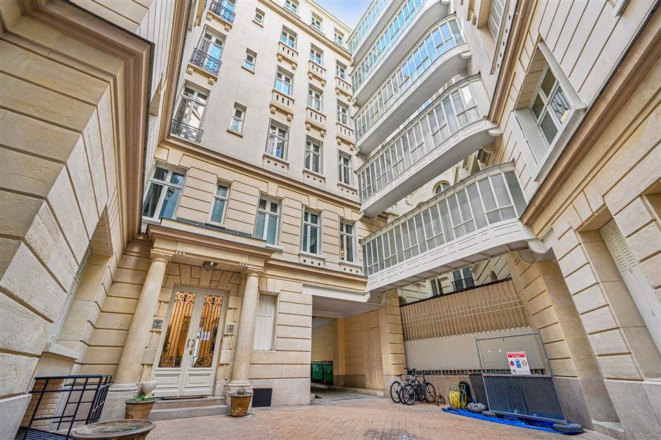 Bureau Location 75008 PARIS 43 AVENUE HOCHE