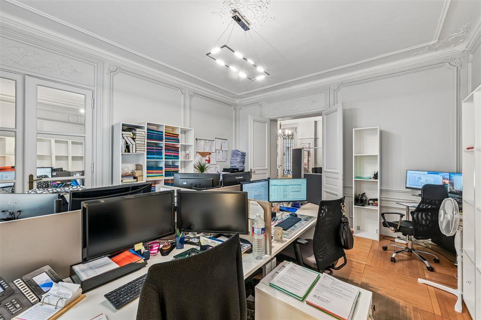 Bureau Location 75008 PARIS 43 AVENUE HOCHE