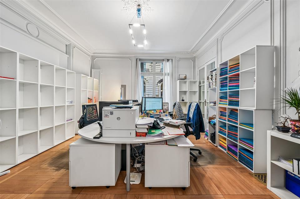 Bureau Location 75008 PARIS 43 AVENUE HOCHE