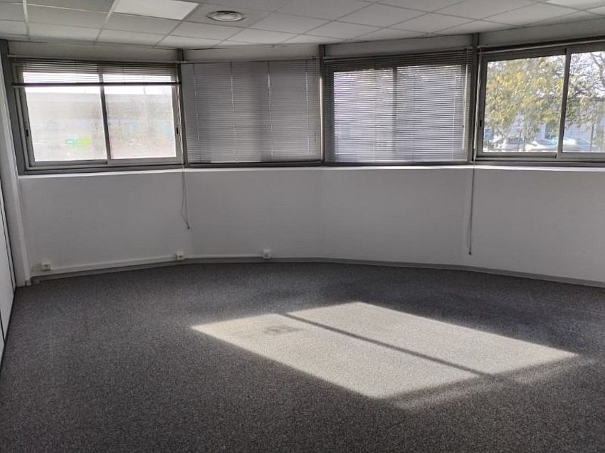 Bureau Location 13790 ROUSSET
