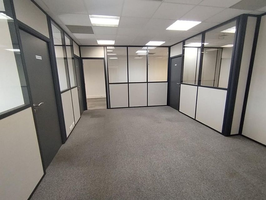Bureau Location 13790 ROUSSET