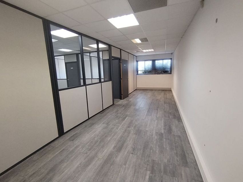 Bureau Location 13790 ROUSSET