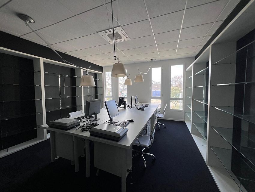 Bureau Location 33700 MERIGNAC 11 RUE JACQUARD