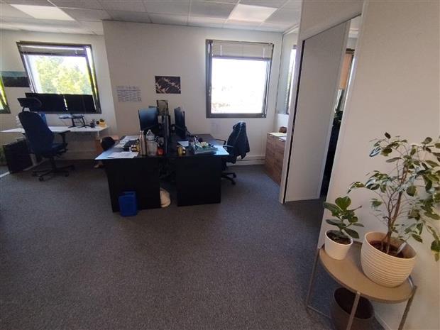 Bureau Location 13790 ROUSSET