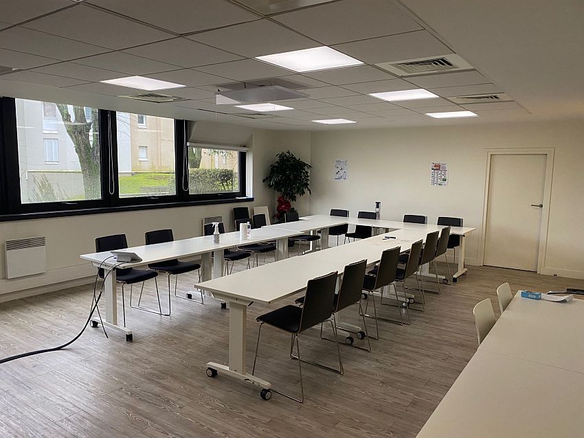 Bureau Location 77185 LOGNES