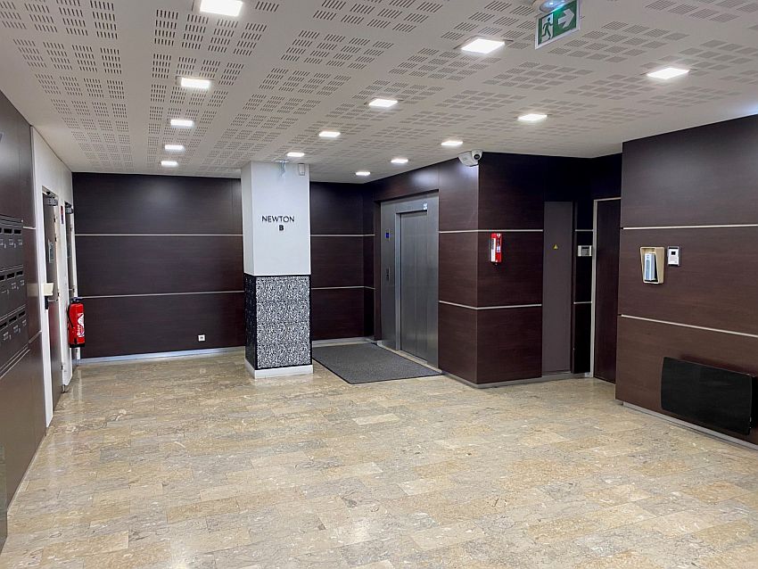 Bureau Location 77185 LOGNES