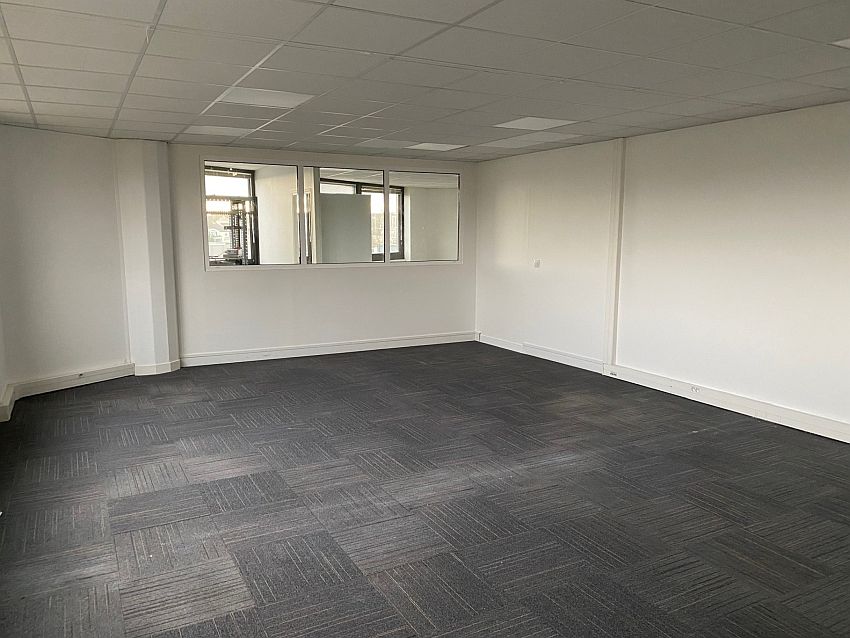 Bureau Location 77185 LOGNES