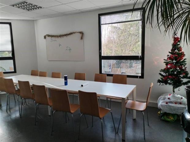 Bureau Location 13590 MEYREUIL