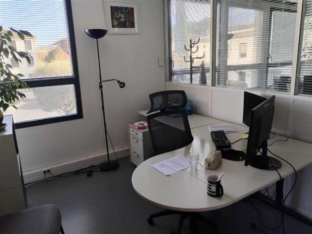 Bureau Location 13590 MEYREUIL