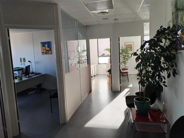 Bureau Location 13590 MEYREUIL
