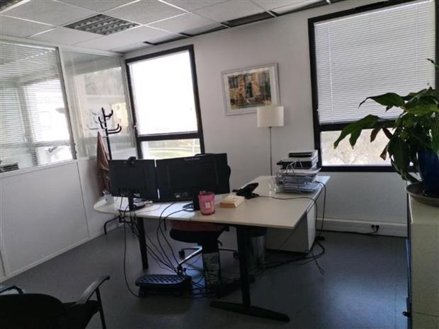 Bureau Location 13590 MEYREUIL