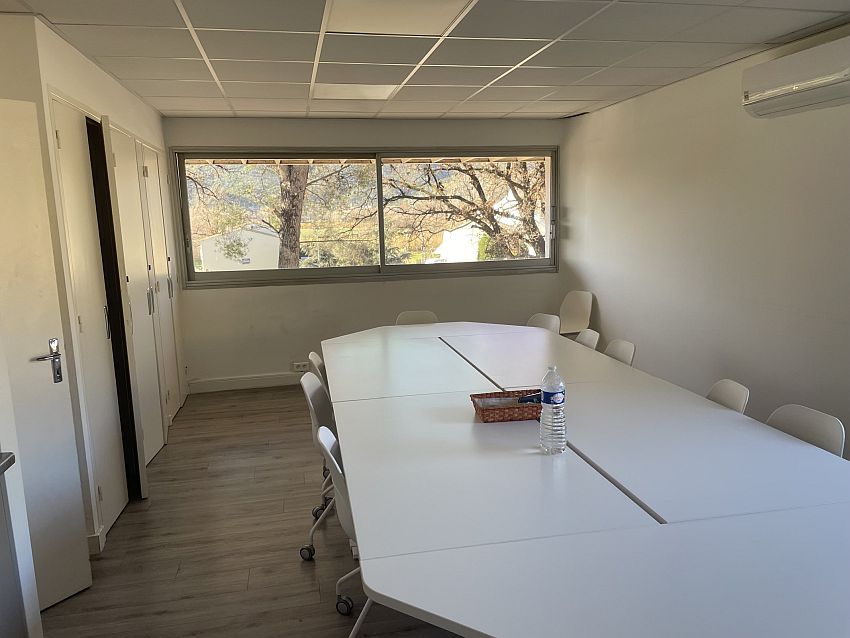 Local d'activités Location 06550 LA ROQUETTE SUR SIAGNE